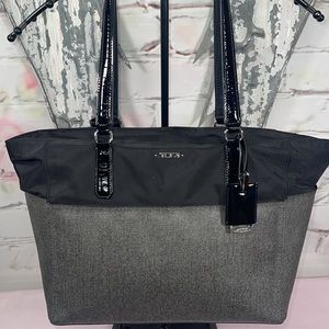 Tumi voyager shoulder bag. 💗